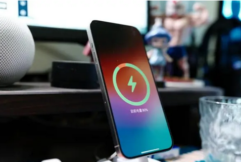 炎陵苹果15换屏服务分享用什么充电器给iPhone15充电更好 